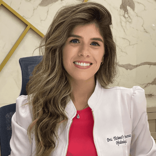 Ticiana de Francesco, ophthalmologist, wearing a white jacket coat and smiling