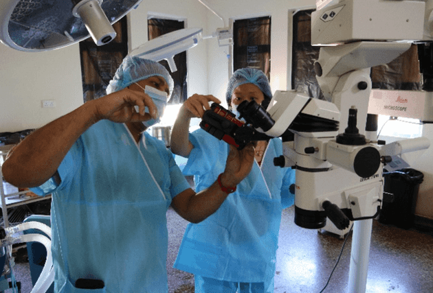 Installation of MicroREC in a Leica Microscope