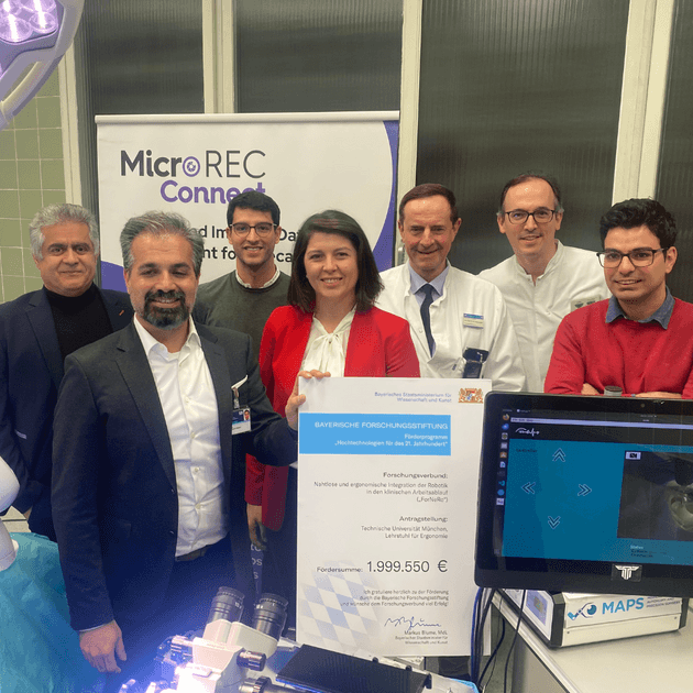 Some people involved in the forNeRo project receiving the 2 million from the government of Germany