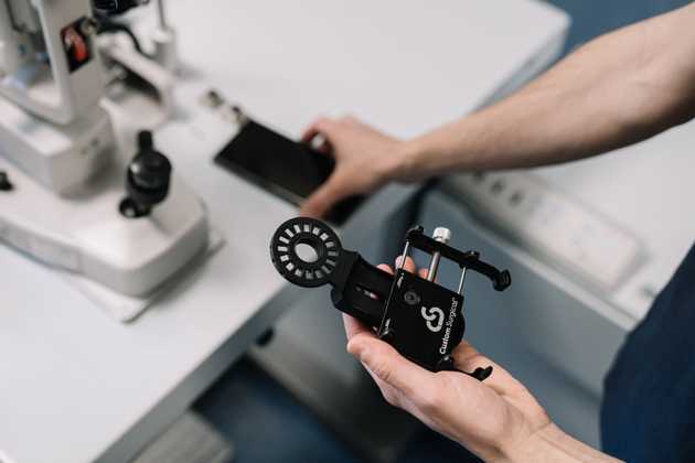 slit lamp adapter for smartphone